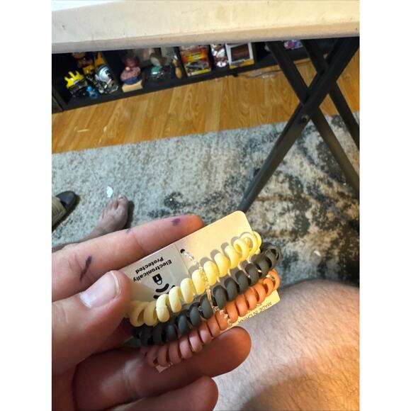 Studio selection, spa headband, wrap, scarf brushes, claw clips and more - Picture 3 of 16